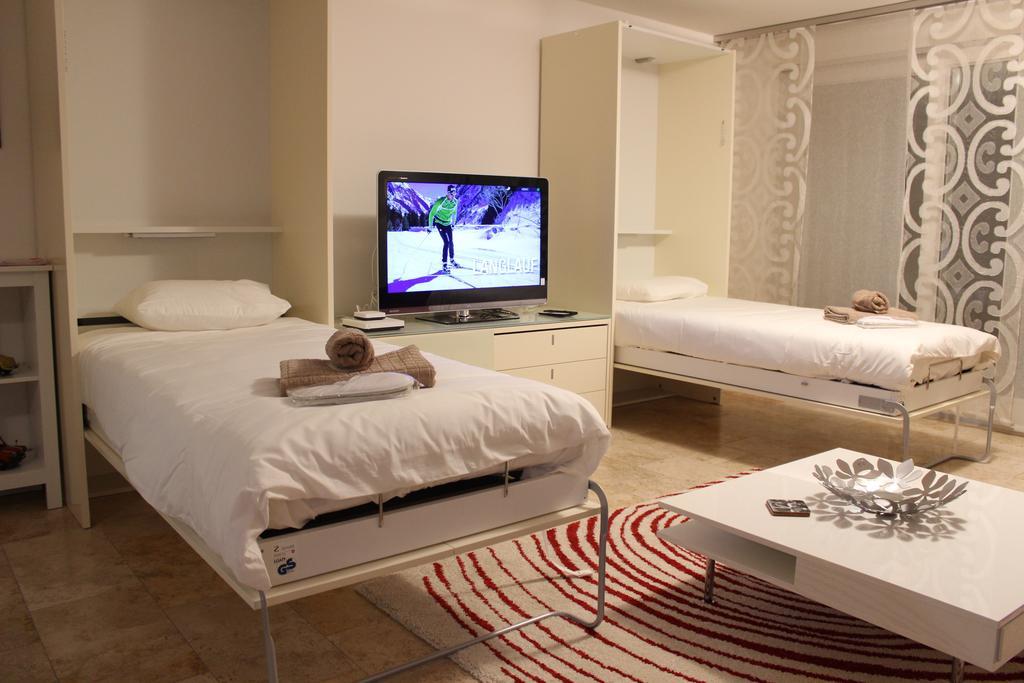 Montreux Lake View Apartments City Centre Luaran gambar