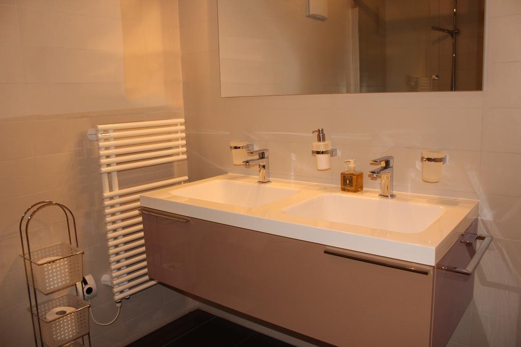 Montreux Lake View Apartments City Centre Bilik gambar
